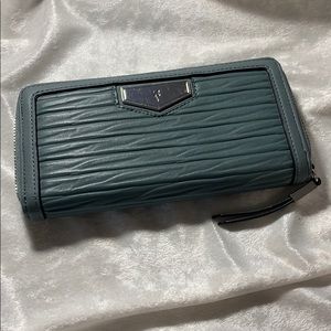 Simply Vera wallet